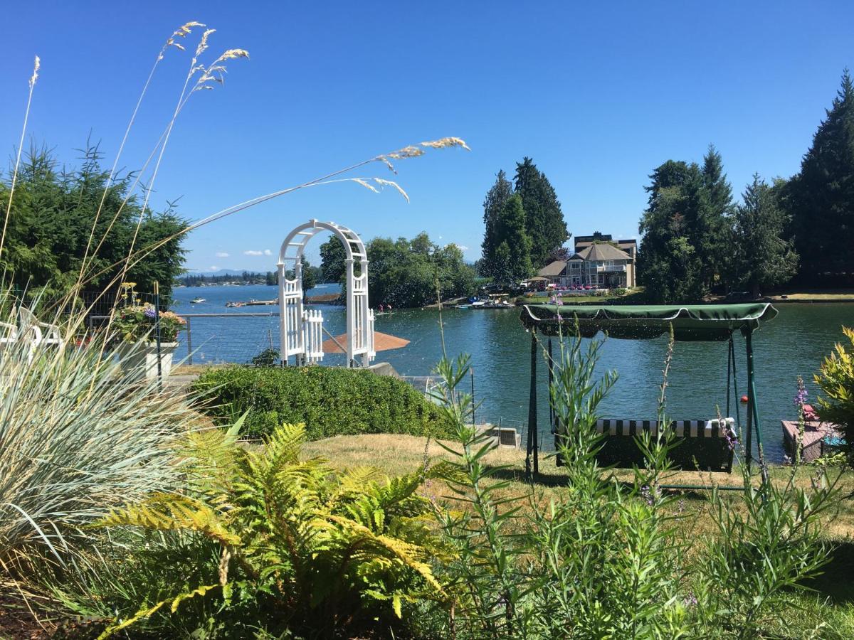 Lakefront Retreat House Sumner Екстериор снимка
